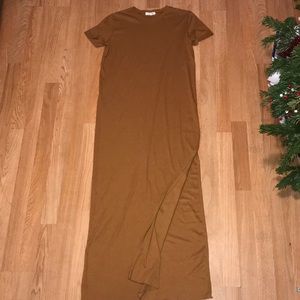 The hanger short sleeve maxi dress
